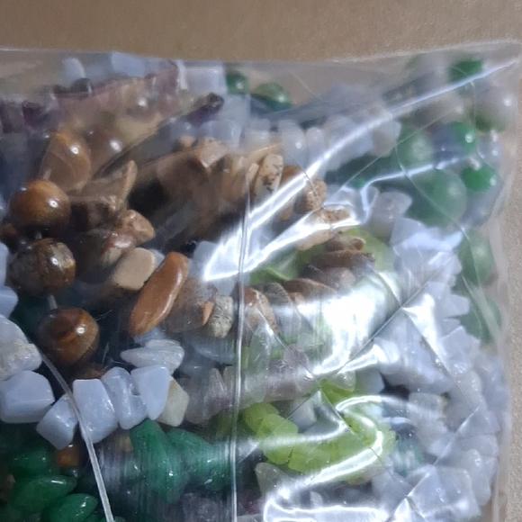 Full Quart Bag Lot of Mostly Gemstone Beads And 2 Packs of Seed Beads - Picture 7 of 11
